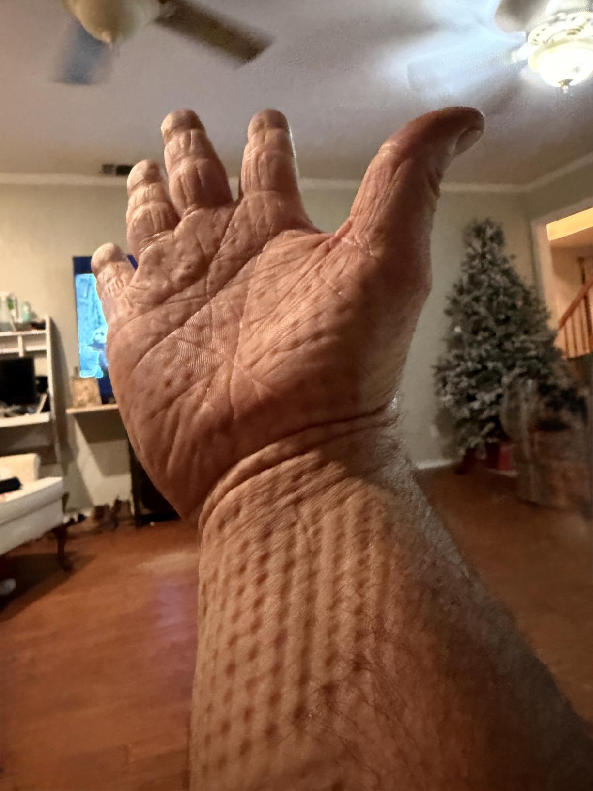 Lunix LX7 FSA Hand and Wrist Massager, Heated, Touchscreen customer photo 2