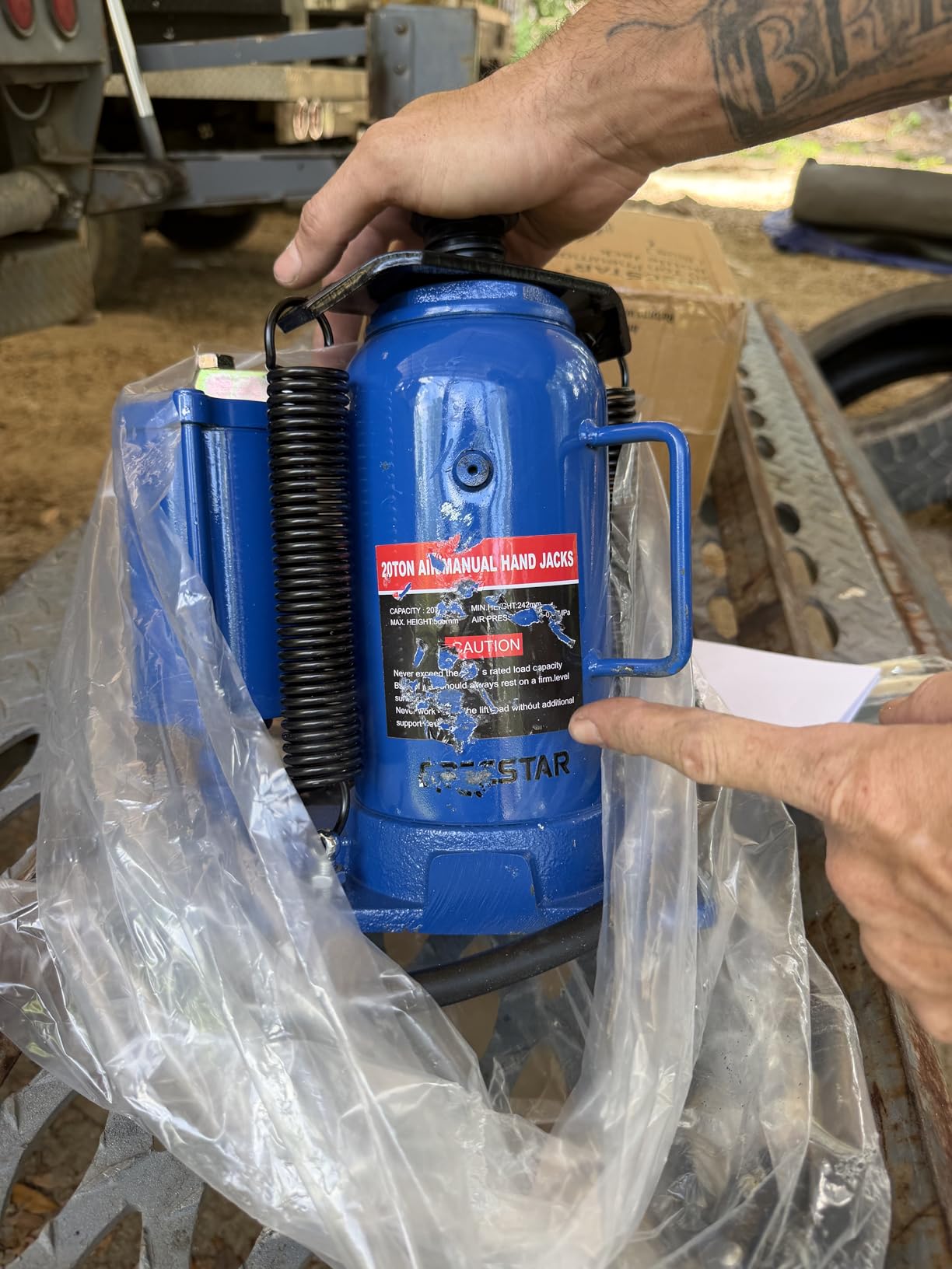 SPECSTAR Pneumatic Air Hydraulic Bottle Jack with Manual Hand Pump 20 Ton customer photo 2
