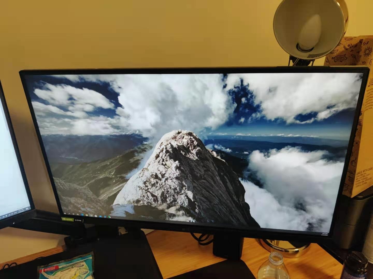 LG 27GN800-B Ultragear 27 inch QHD (2560x1440) IPS 144Hz 1ms Gaming Monitor AMD FreeSync Premium G-Sync Compatible HDR10 HDMI DisplayPort Black customer photo 1