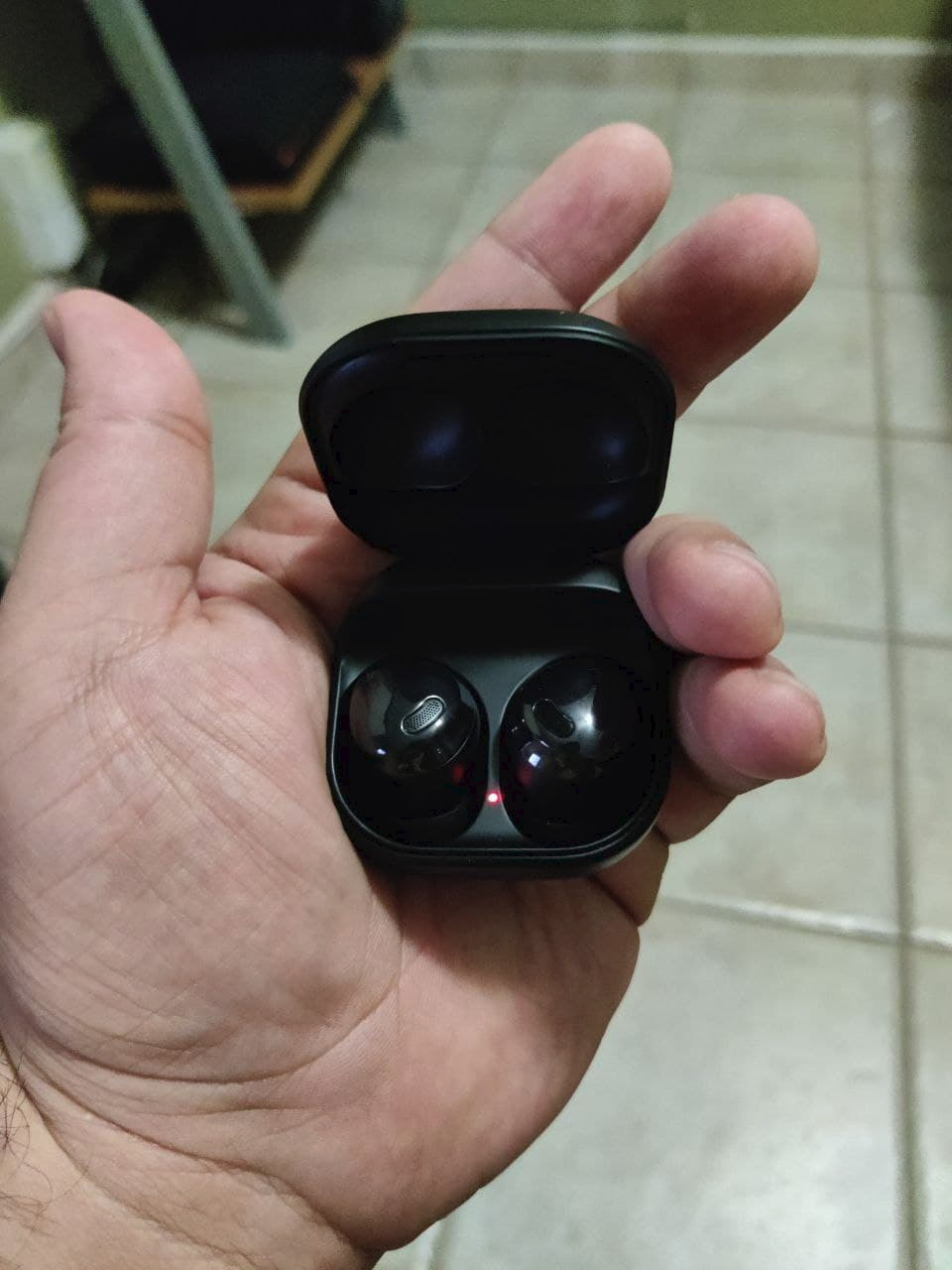 SAMSUNG Galaxy Buds Pro, Bluetooth Earbuds, True Wireless, Noise Cancelling, Charging Case, Quality Sound, Water Resistant, Phantom Black (US Version) customer photo 1