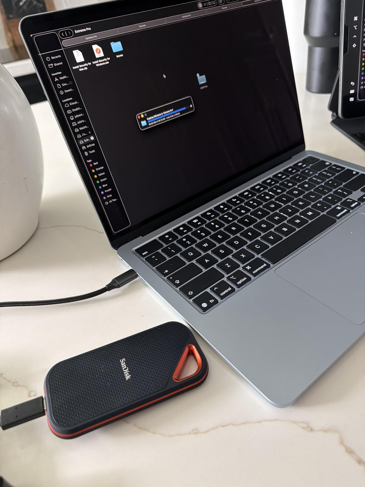 Sandisk 4TB Extreme PRO Portable SSD, Up to 2000MB/s, USB-C, USB 3.2 Gen 2x2, IP65 Water and Dust Resistance, Updated Firmware, External Solid State Drive, Black, SDSSDE81-4T00-G25 customer photo 2
