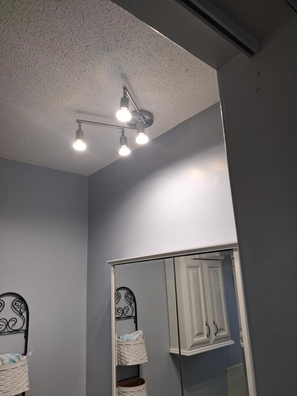 Ascher 4-Light LED Track Lighting Kit, Flexibly Rotatable Light Heads, 4 Way Ceiling Spotlight Matt Nickel Finish, Including 4 GU10 LED Bulbs (4W 400LM Daylight White 5000K) customer photo 1
