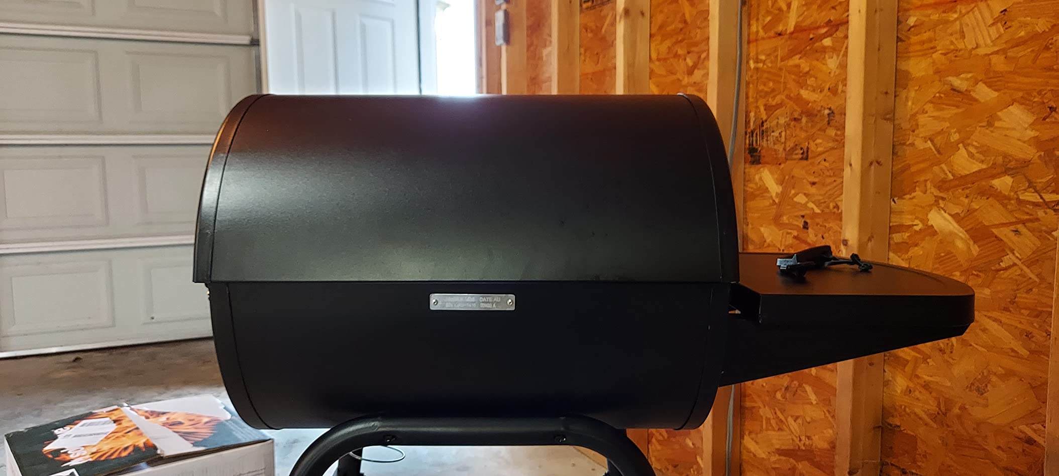Char-Griller® King-Griller Gambler Charcoal Grill and Smoker with Damper Smoke Control, Cast Iron Grates, and Side Shelf, 315 Cooking Square Inches in Black, Model E1416 customer photo 2