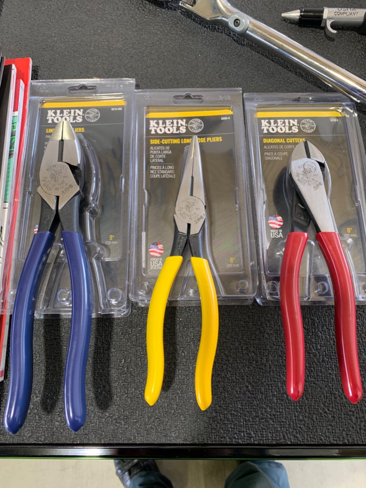 Klein Tools 80020 Plier Set, Made in USA, Lineman's Pliers, Diagonal Cutters, and Needle Nose, Induction Hardened Knives, 3-Piece customer photo 1