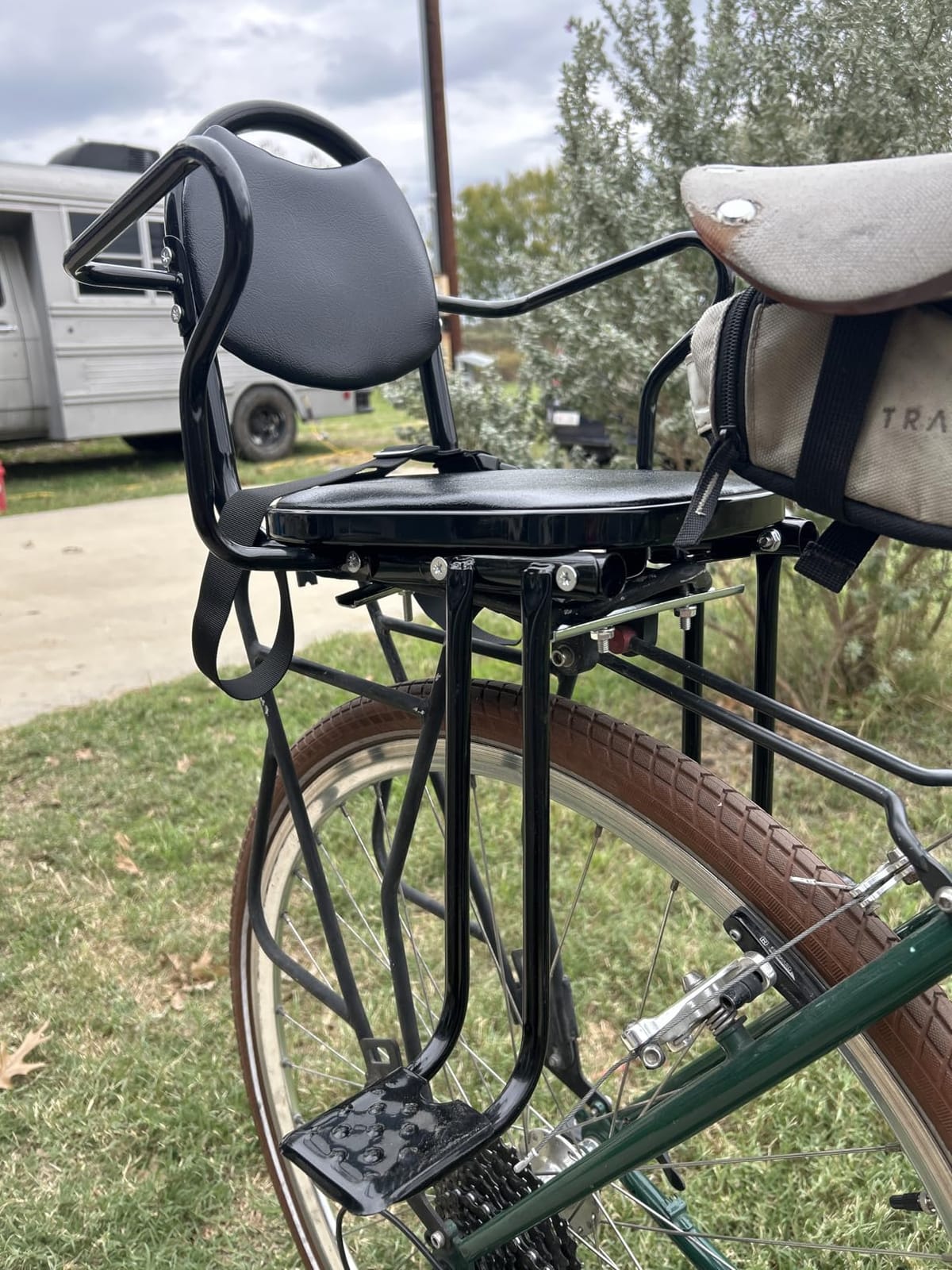 Rear Kid's Bike seat,Rear Child Bike seat,Rear Mount Bike seat with Armrests,Pedals and Harness for Most Adult Bike Ages 2 to 8 Years(Up to 110lb) customer photo 1