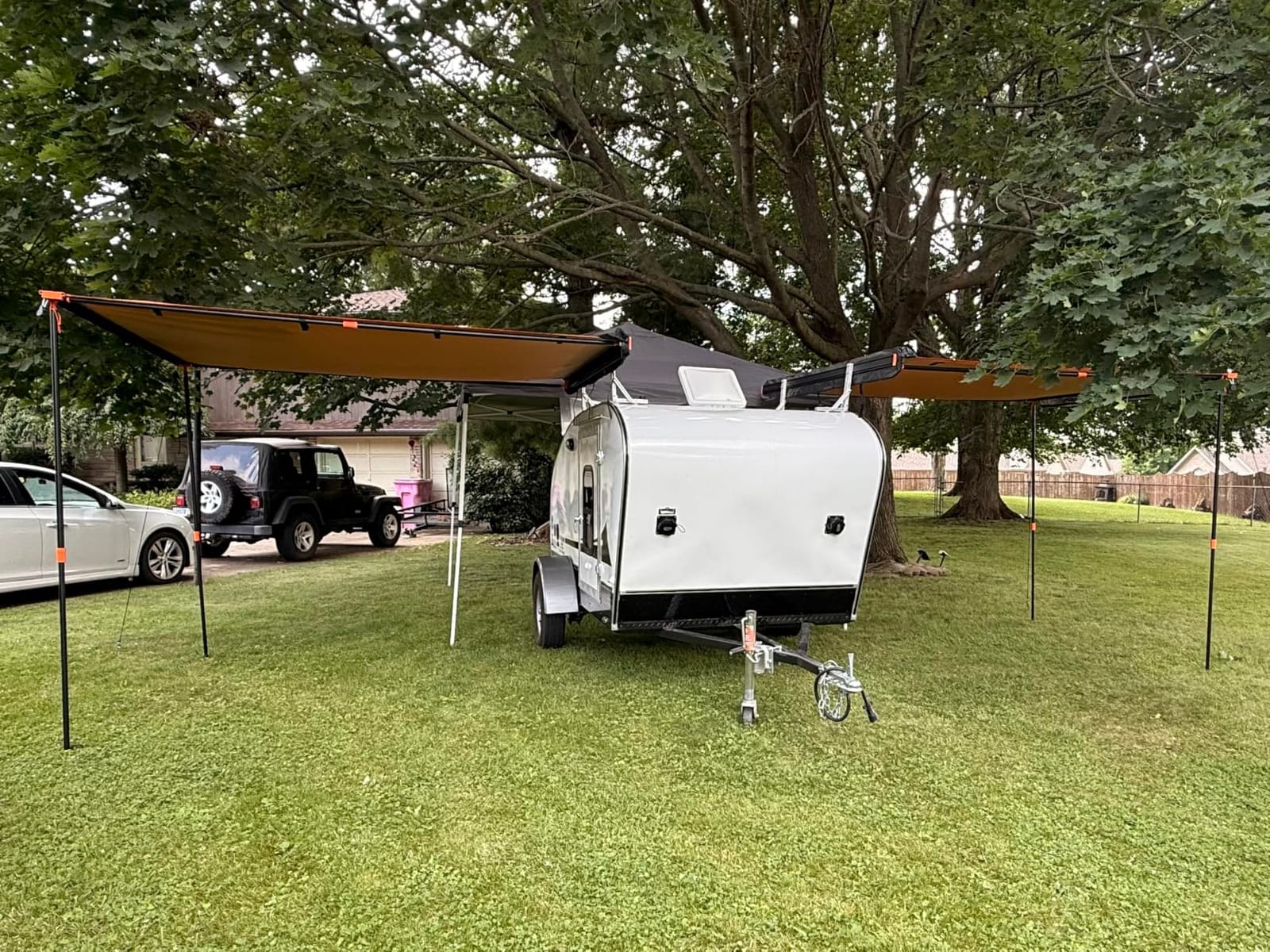ALL-TOP Vehicle Awning 6.6'x8.2' Roof Rack Pull-Out Sun Shade UV50+, Weatherproof 4x4 Side Awning for Camping & Overland (Hardware Included) customer photo 1