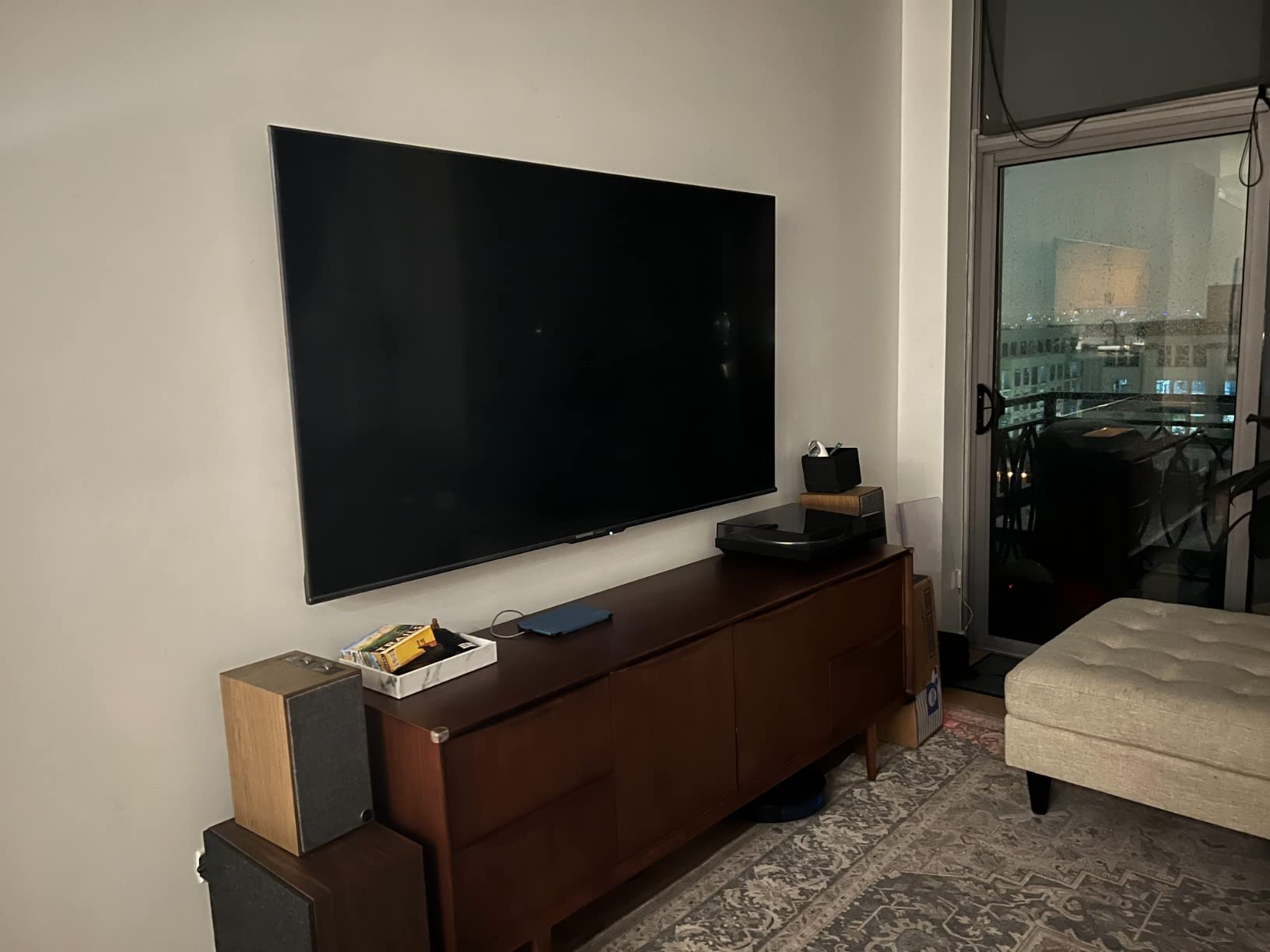 Hisense ULED Premium 65U7G QLED Series 65-inch Android 4K Smart TV with Alexa Compatibility, 1000-nit HDR10+, Dolby Vision & Atmos, 120Hz, HDMI 2.1, Game Mode Pro customer photo 1
