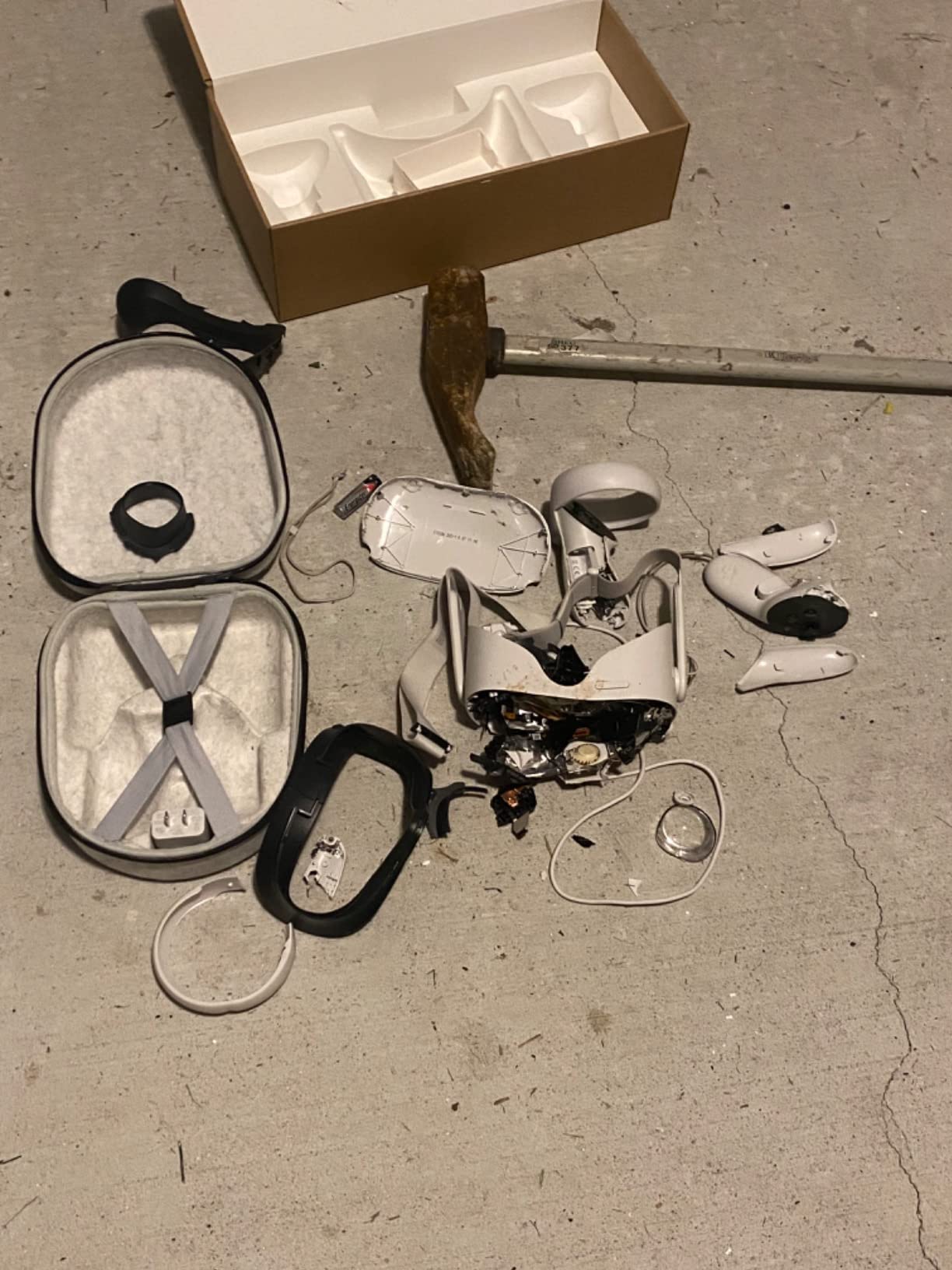 Meta Quest 2 — Advanced All-In-One Virtual Reality Headset — 128 GB customer photo 1