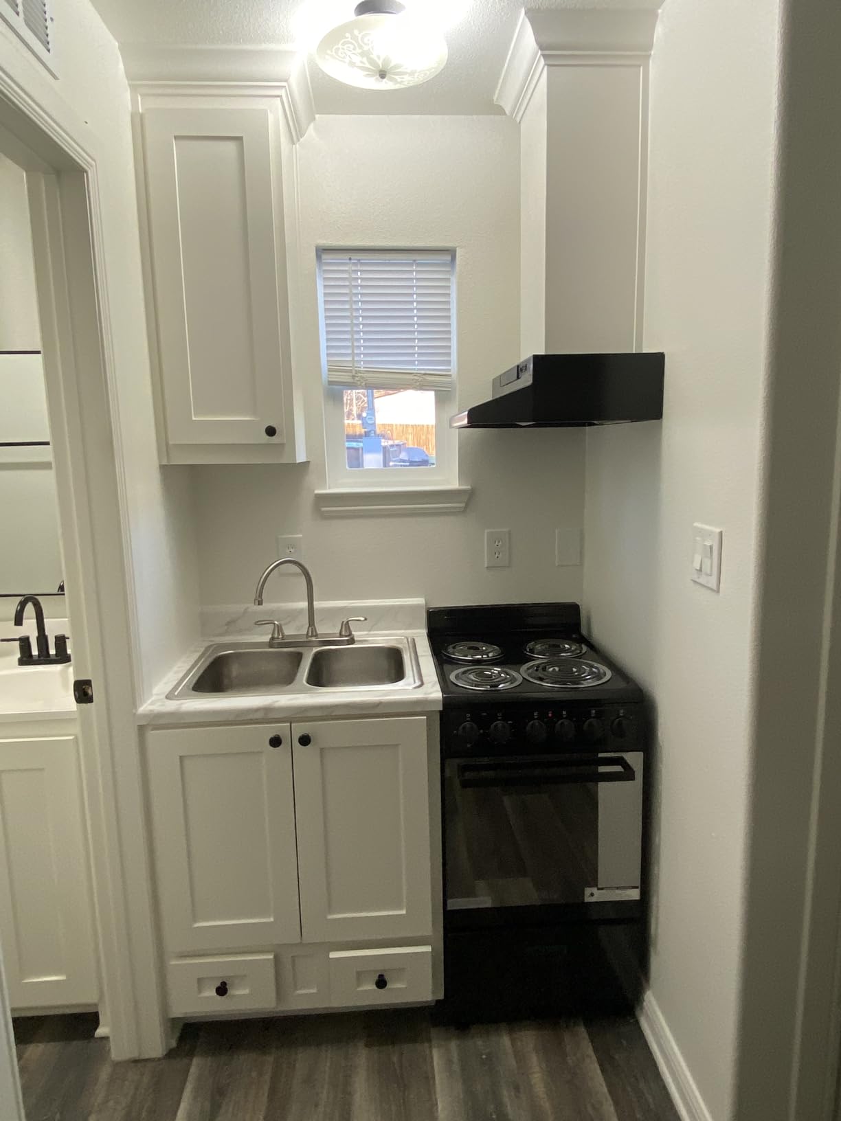 Premium Levella PRE2027GB 20 in Freestanding Electric Range with 4 Coil Burners and 2.2 Cu. Ft. Single Oven Capacity with Lower Storage Drawer in Black customer photo 2