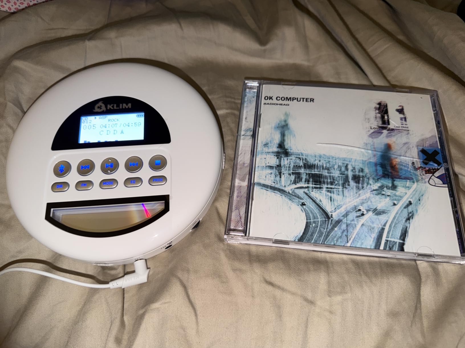 Portable CD Player with Long-Lasting Battery - FM Radio and Bluetooth customer photo 2