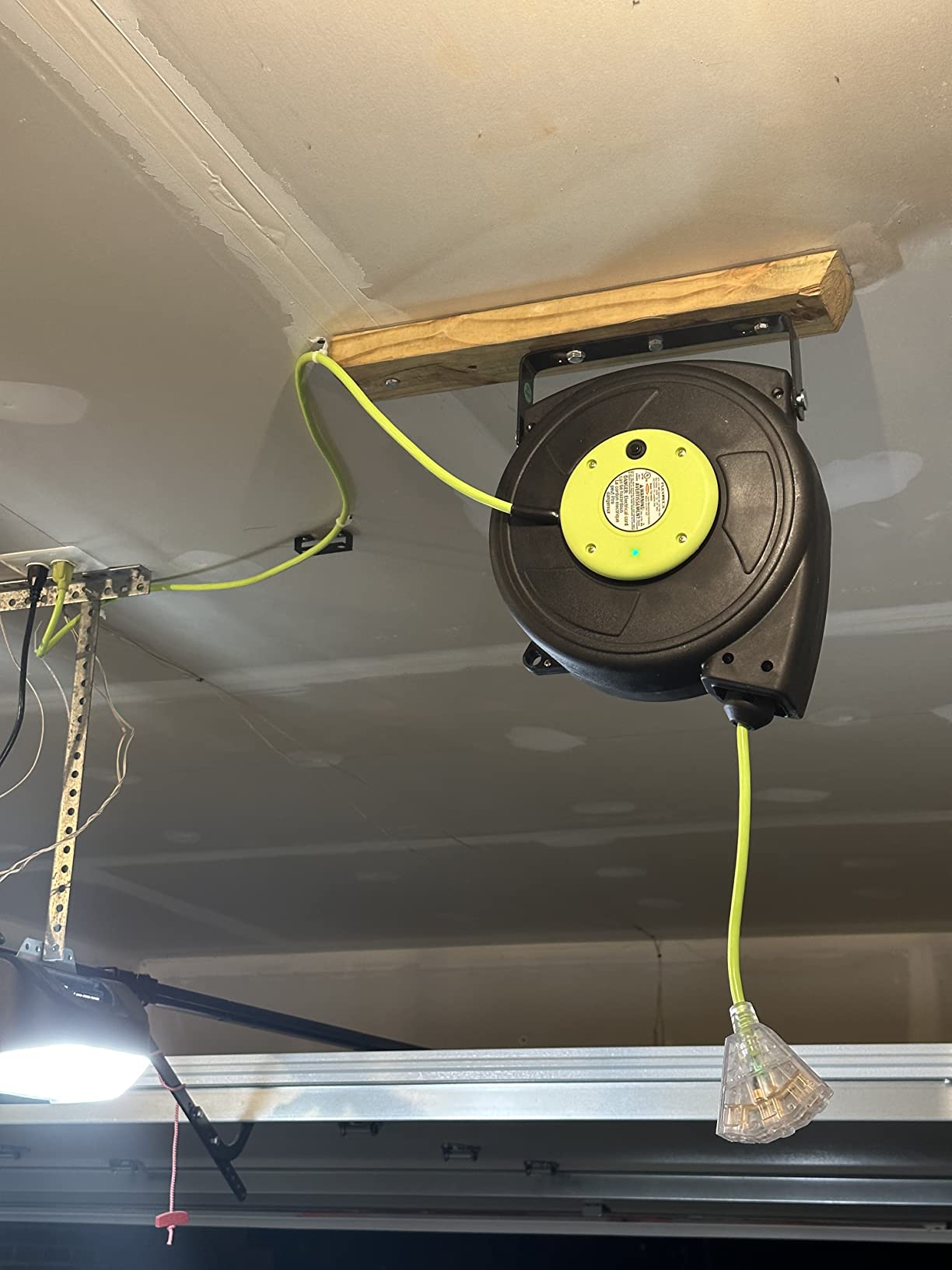 Flexzilla Retractable Extension Cord Reel, 12/3 AWG SJTOW Cord, 60', Grounded Triple Tap Outlet, ZillaGreen, FZ8120603 customer photo 1
