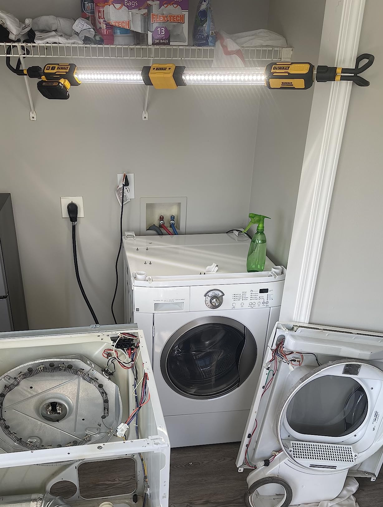 DEWALT 12V/20V MAX Cordless Hood Light, Mechanic Work Light, LED, Bare Tool Only (DCL045B) customer photo 1