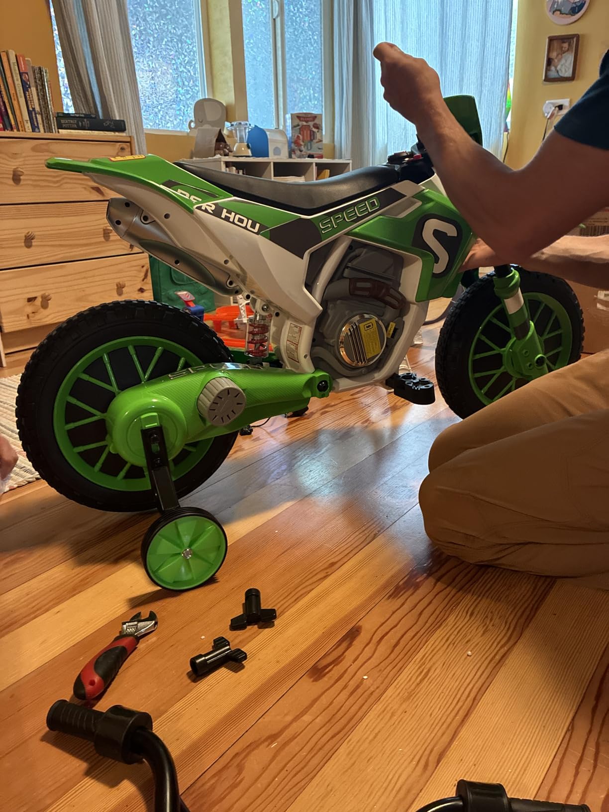Aosom 12V Kids Motorcycle w/Treaded Tires, 5mph Top Speed for Kids, Blue customer photo 2