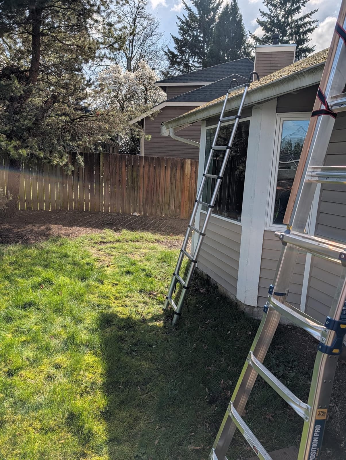 RIKADE Telescoping Ladder, 12.5 FT Aluminum Lightweight Collapsible Ladder with Detachable Top Hooks, 330 lbs Max Load, Extension Ladder for RV, Roof and Construction, Aluminum customer photo 1