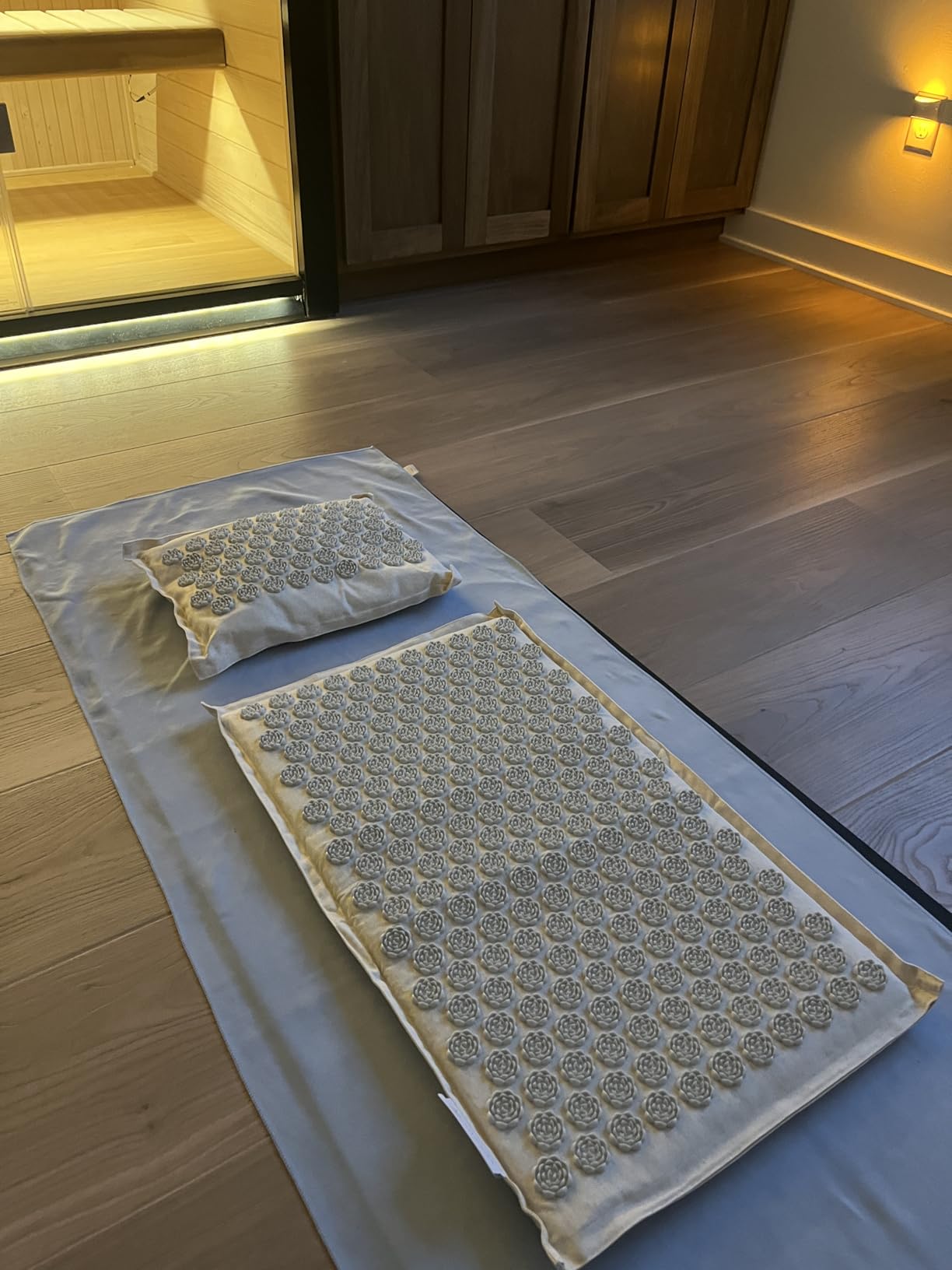 UNMERA Acupressure Mat and Pillow Set,Natural Linen & Coconut Fiber Filling customer photo 1