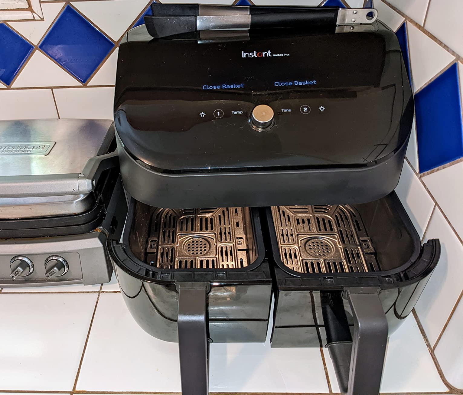 Instant Pot Vortex Plus XL 8QT ClearCook Air Fryer, Clear Windows, Custom Programming, 8-in-1 Functions that Crisps, Broils, Roasts, Dehydrates, Bakes, Reheats, from the Makers of Instant Pot, Black customer photo 1
