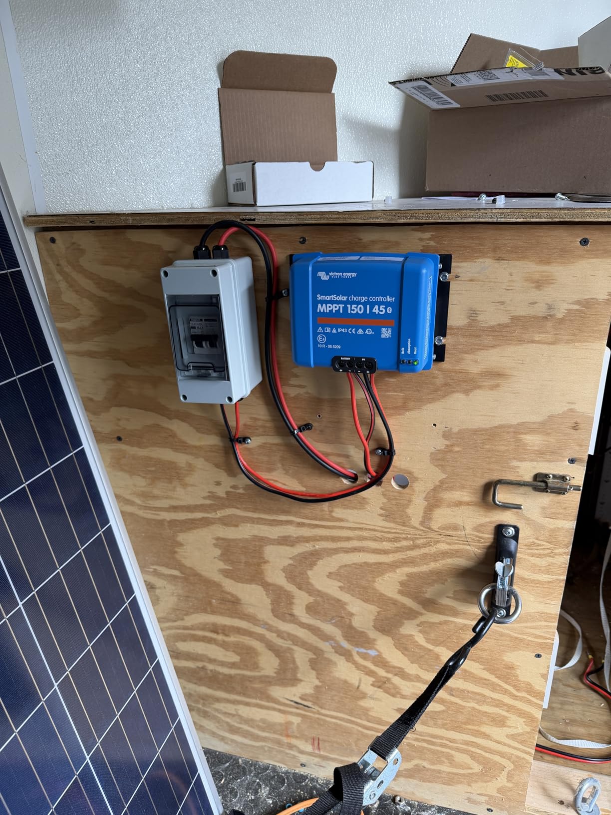 Victron Energy SmartSolar MPPT Charge Controller 150V, 45A, 12/24/36/48V customer photo 1