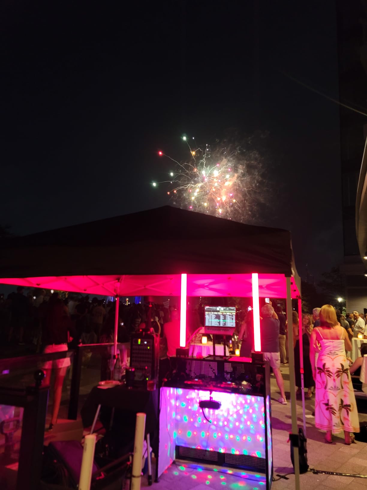 CROWN SHADES 10x10 Pop Up Canopy with 1 Side Wall, Beach Canopy Tent, White customer photo 1