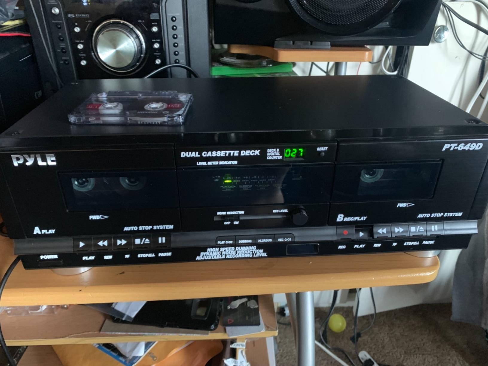 PyleUsa Dual Stereo Cassette Tape Deck-Double Cassette Recorder w/ MP3 Music Converter, RCA for Recording, Dubbing, USB, Retro Design - for Standard/CrO2 Tapes, Home Use customer photo 1