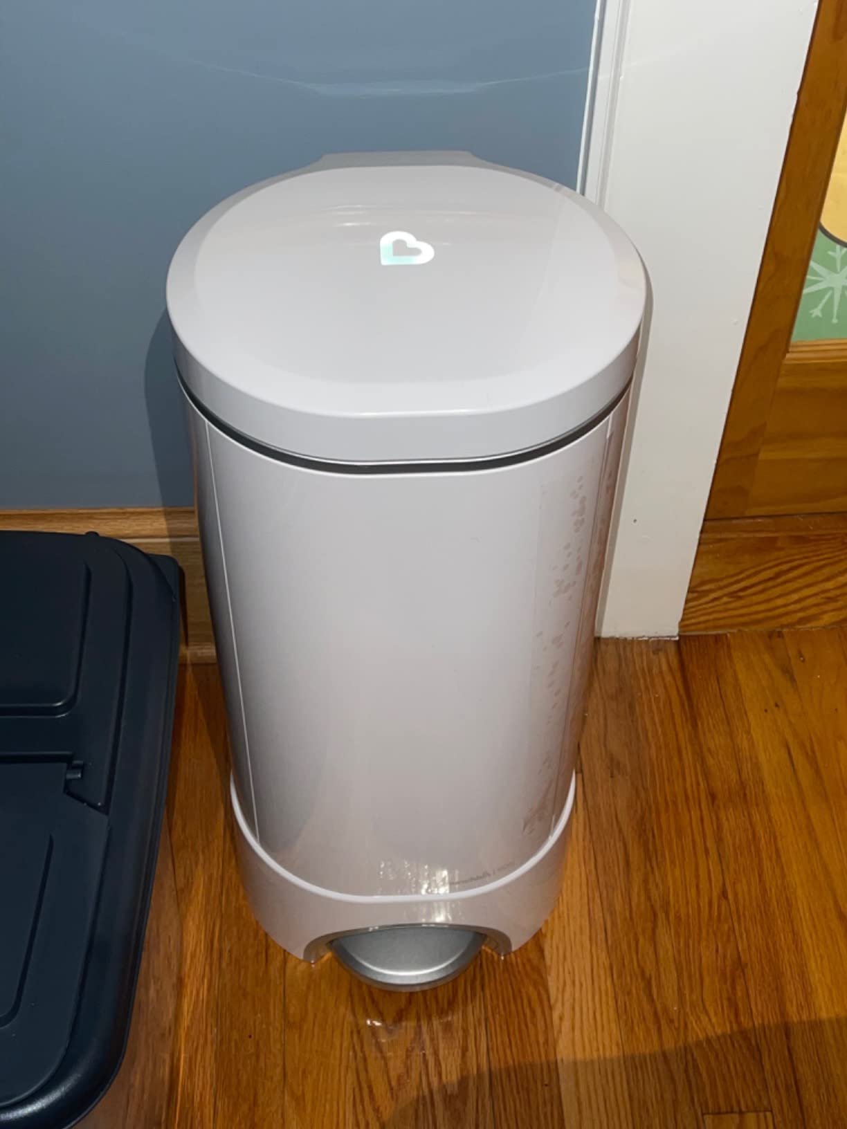 Munchkin Baby UV Diaper Pail, #1 in Odor Control, Step Pedal, White customer photo 2