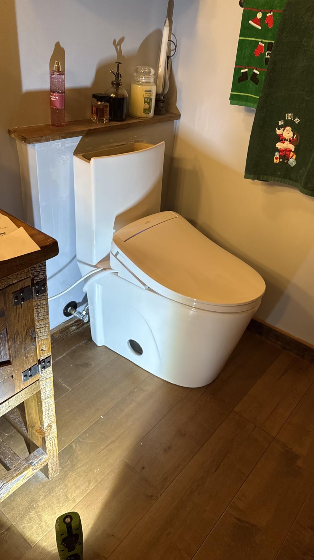 St. Tropez One Piece Modern Elongated Toilet with Dual Vortex™ Flush, Black Hardware customer photo 2