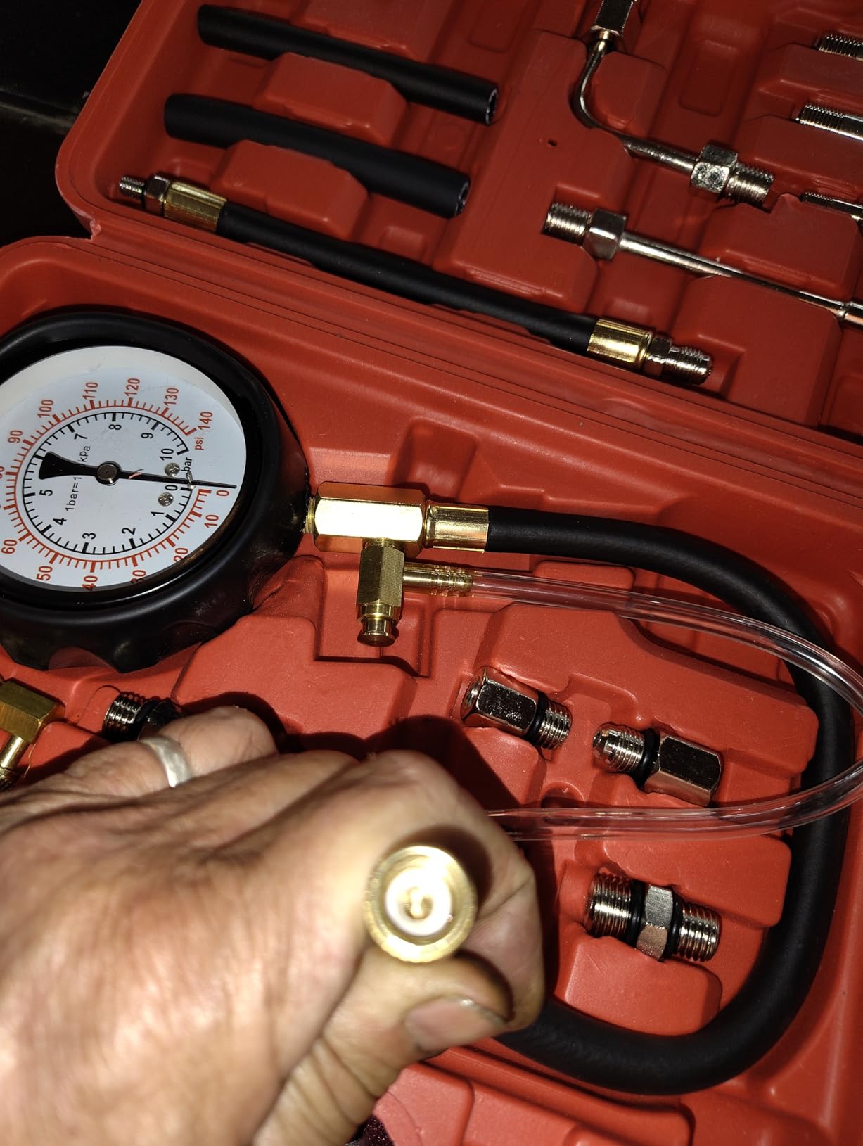 0-140 PSI Automotive Fuel Pressure Tester Kit for Gasoline Engines customer photo 2