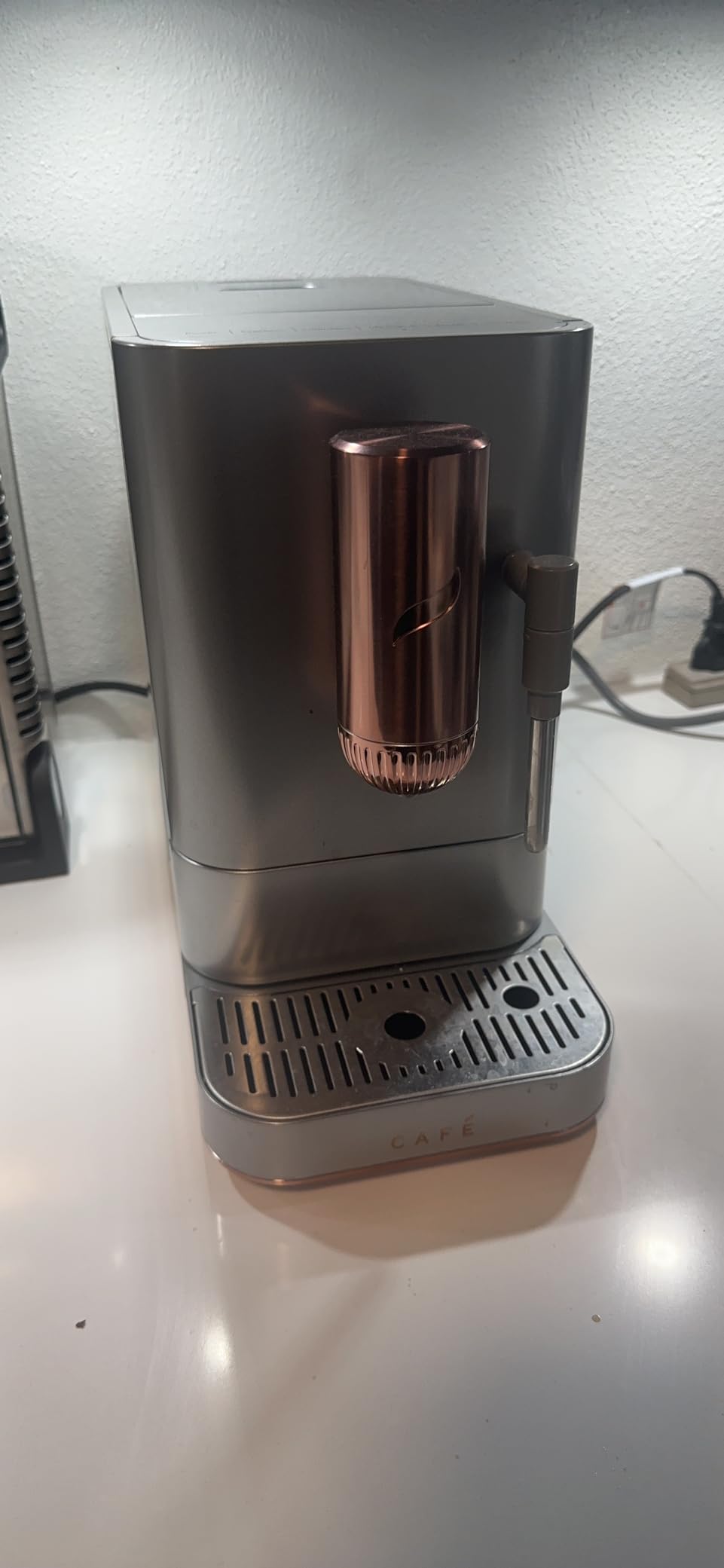 Cafe Affetto Automatic Espresso Machine & Milk Frother with Built In & Adjustable Espresso Bean Grinder, One-Touch Brew in 90 Seconds, Wifi & Smart Connected, Removable 1.2L Water Tank, Matte White customer photo 2