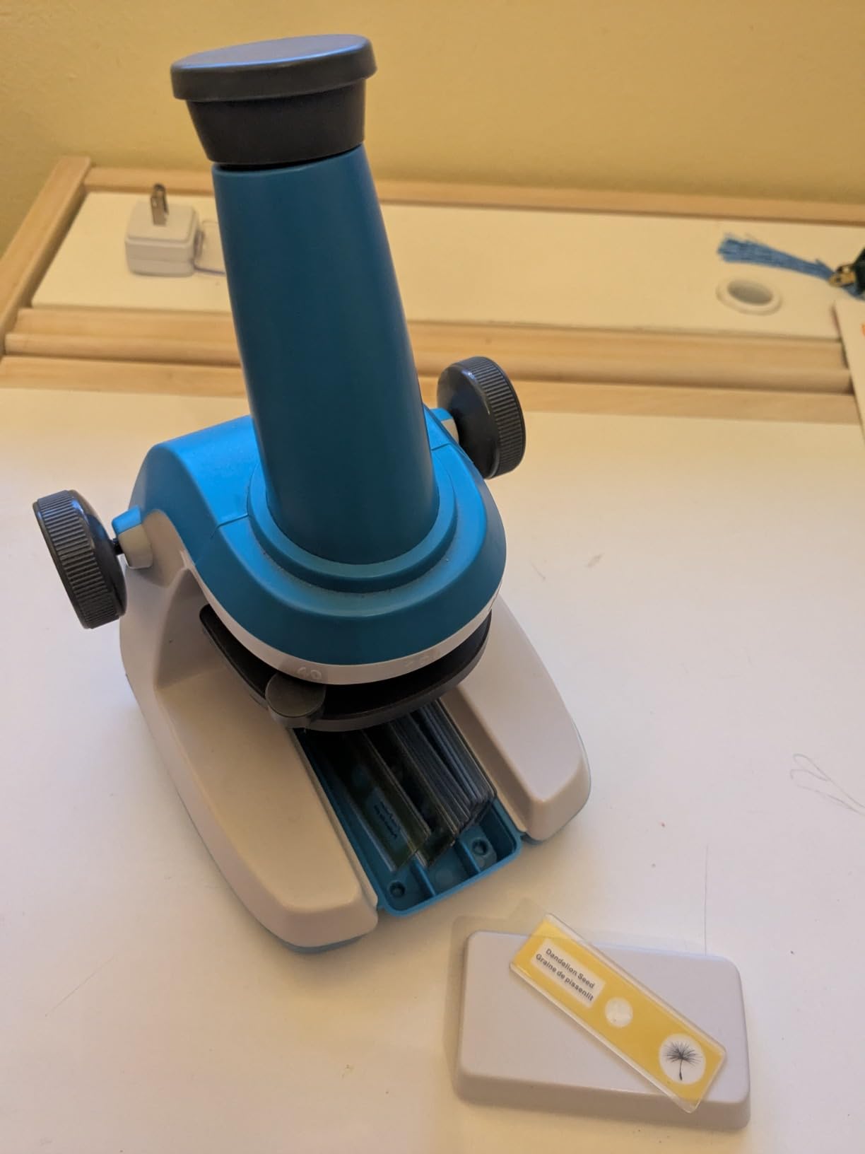 National Geographic Microscope for Kids with Up to 400x Magnification | Prepared and Blank Slides, Rock and Mineral Specimens, Easy-to-Use Science Kit, STEM Project Toy, Ages 6+ customer photo 1