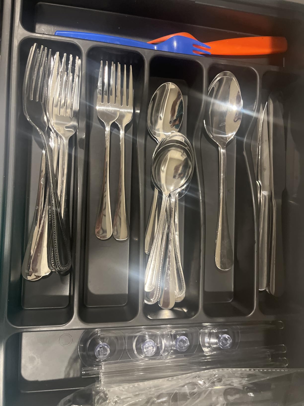 40 Piece Silverware Set Service for 8,Premium Stainless Steel Flatware Set,Mirror Polished Cutlery Utensil Set,Durable Home Kitchen Eating Tableware Set,Include Fork Knife Spoon Set,Dishwasher Safe customer photo 2