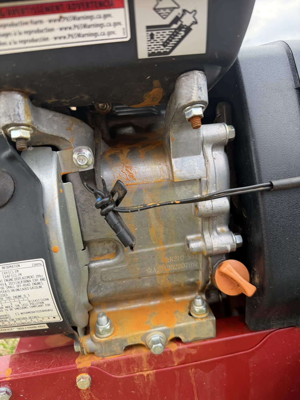 EARTHQUAKE Victory Rear Tine Tiller, Powerful 209cc 4-Cycle Viper Engine, Rugged Bronze Gear Transmission, Counter-Rotating Tines, Instant Reverse, Pneumatic Wheels, Model: 39381, Red/Black customer photo 2