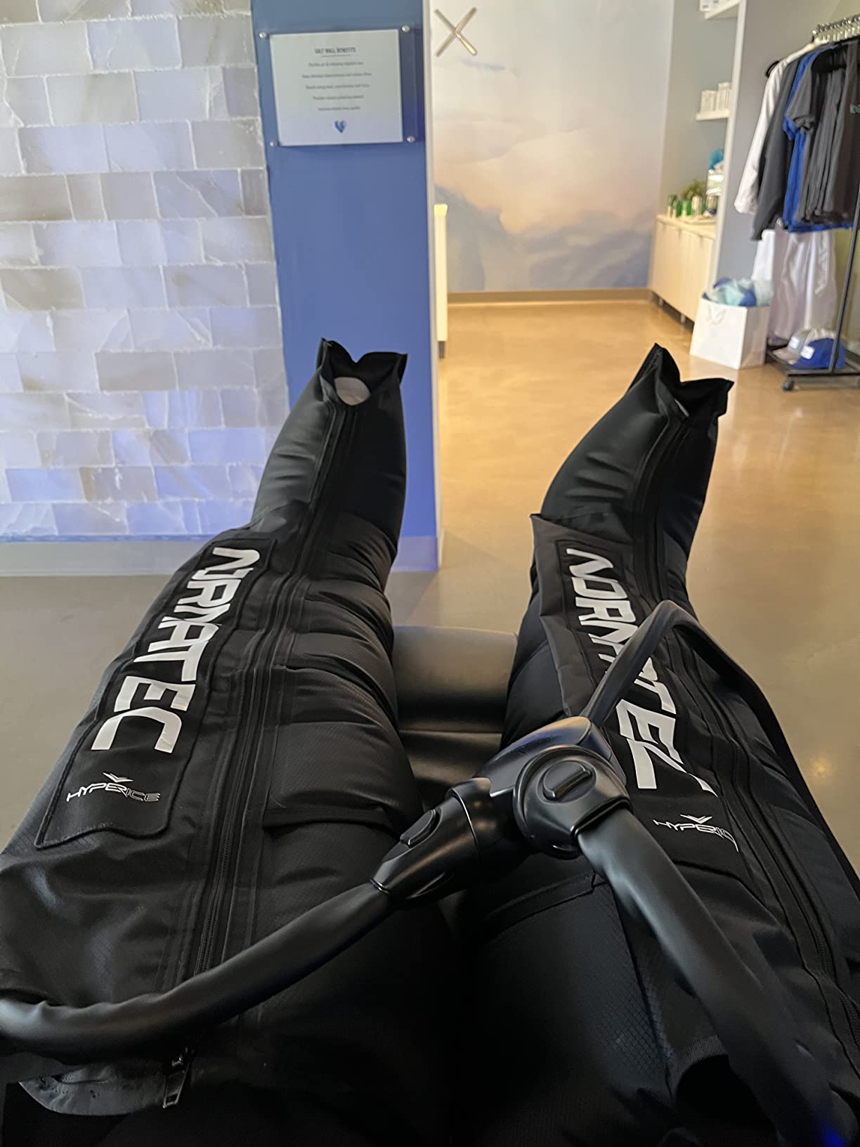 Hyperice Normatec 3 Legs Compression Boots Full Leg Recovery Size Standard customer photo 1