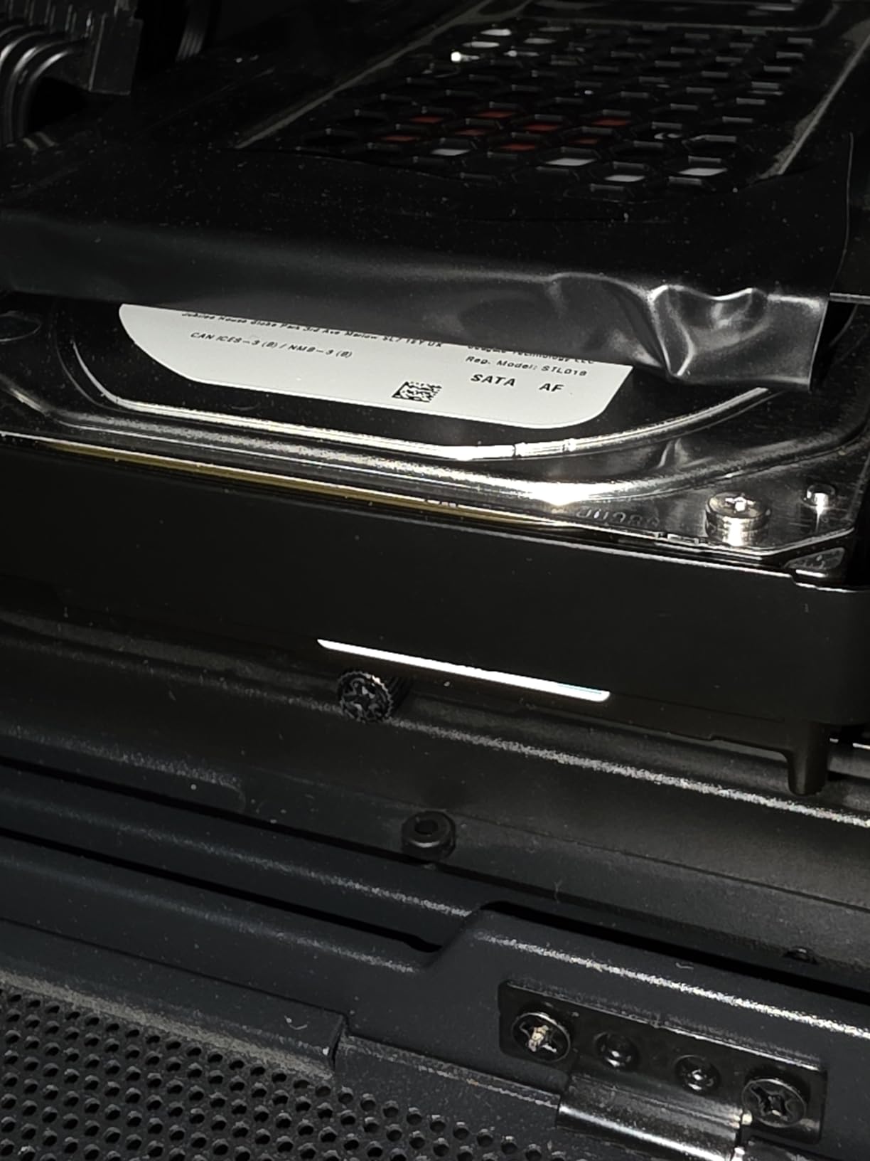 Seagate IronWolf Pro, 16 TB, Enterprise NAS Internal HDD –CMR 3.5 Inch, SATA 6 Gb/s, 7,200 RPM, 256 MB Cache for RAID Network Attached Storage (ST16000NT001) customer photo 1