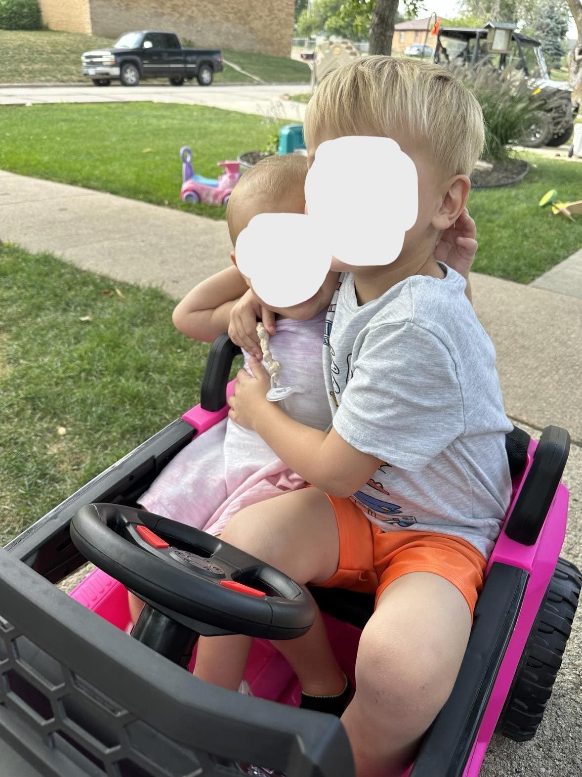 TOBBI 12V Kids Electric Driving Toy Truck, Powered UTV for Toddler Aged 3-6 customer photo 2