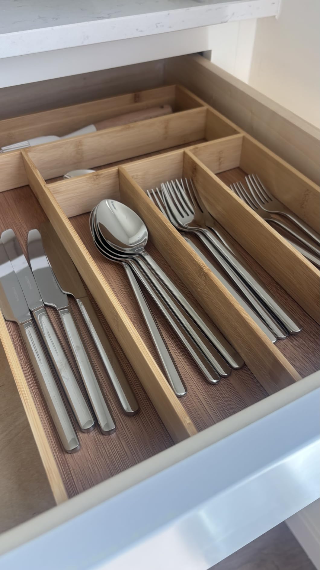 KINGSTONE 40 Piece Silverware Set, Flatware Set for 8, 18/10 Stainless Steel Cutlery Set Mirror Polished Modern Design Dishwasher Safe customer photo 2