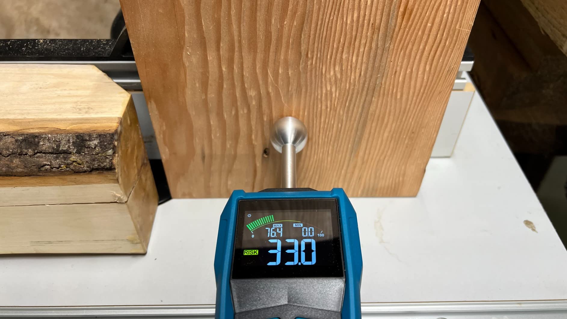 DURFICST Pinless Moisture Meter, Moisture Reader for Plaster Walls, Masonry, Concrete, Drywall, Wood customer photo 1
