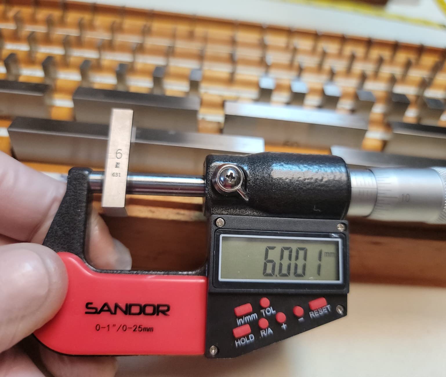 Professional Digital Outside Micrometer with Carbide Tip 0-1