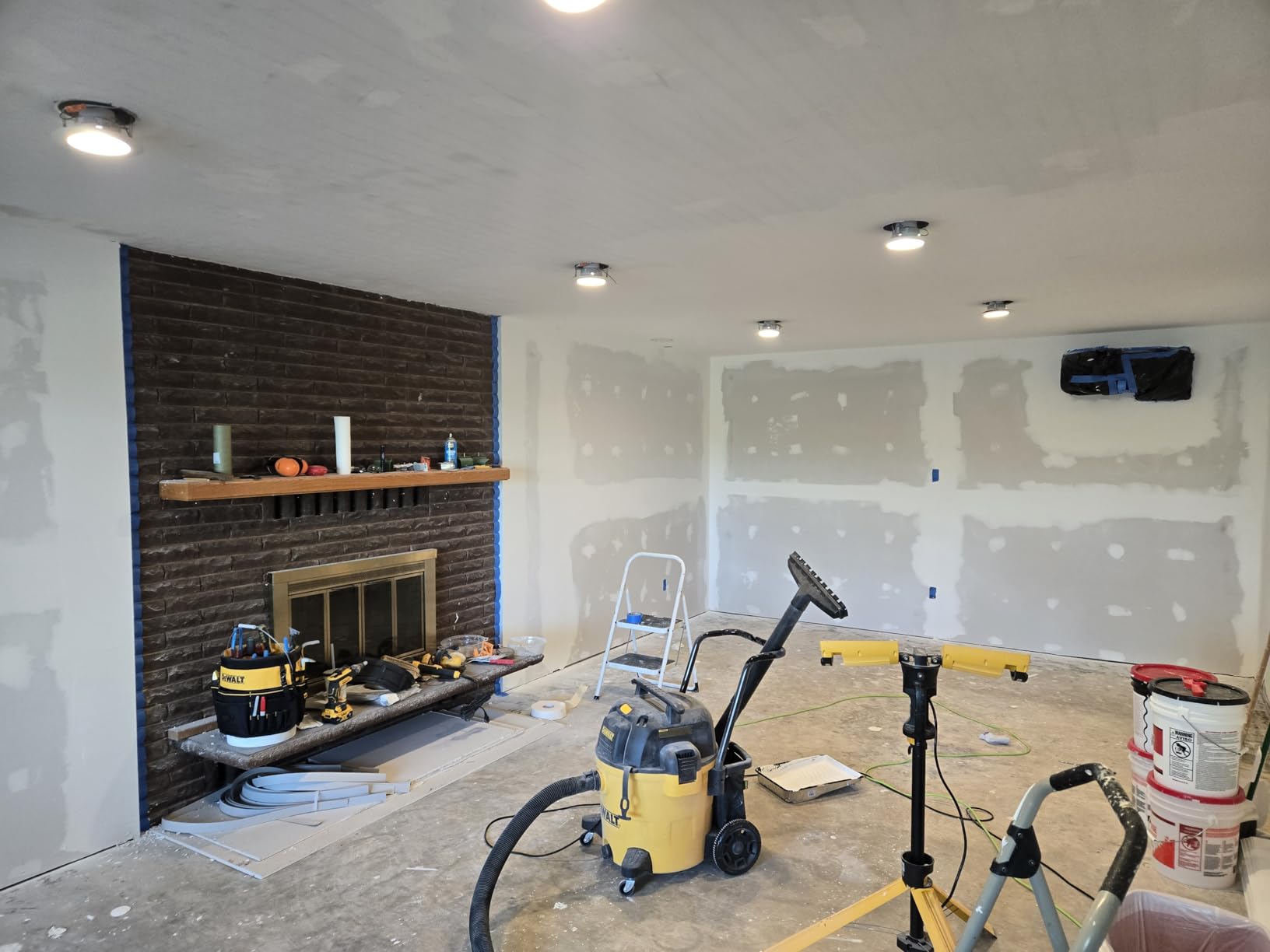 DEWALT 20V Max Drywall Screwgun, Tool Only (DCF630B) customer photo 1