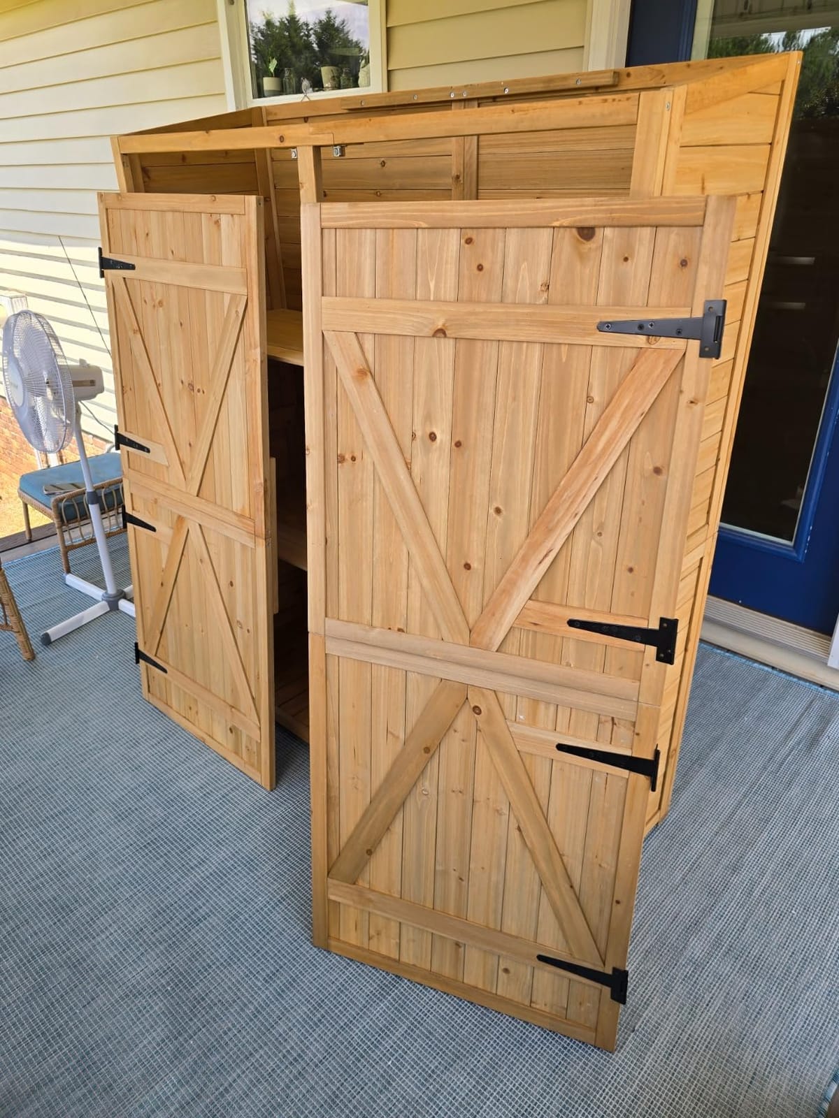 Gizoon Outdoor Cabinet, Waterproof Roof, Double Lockable Wooden Shed customer photo 1