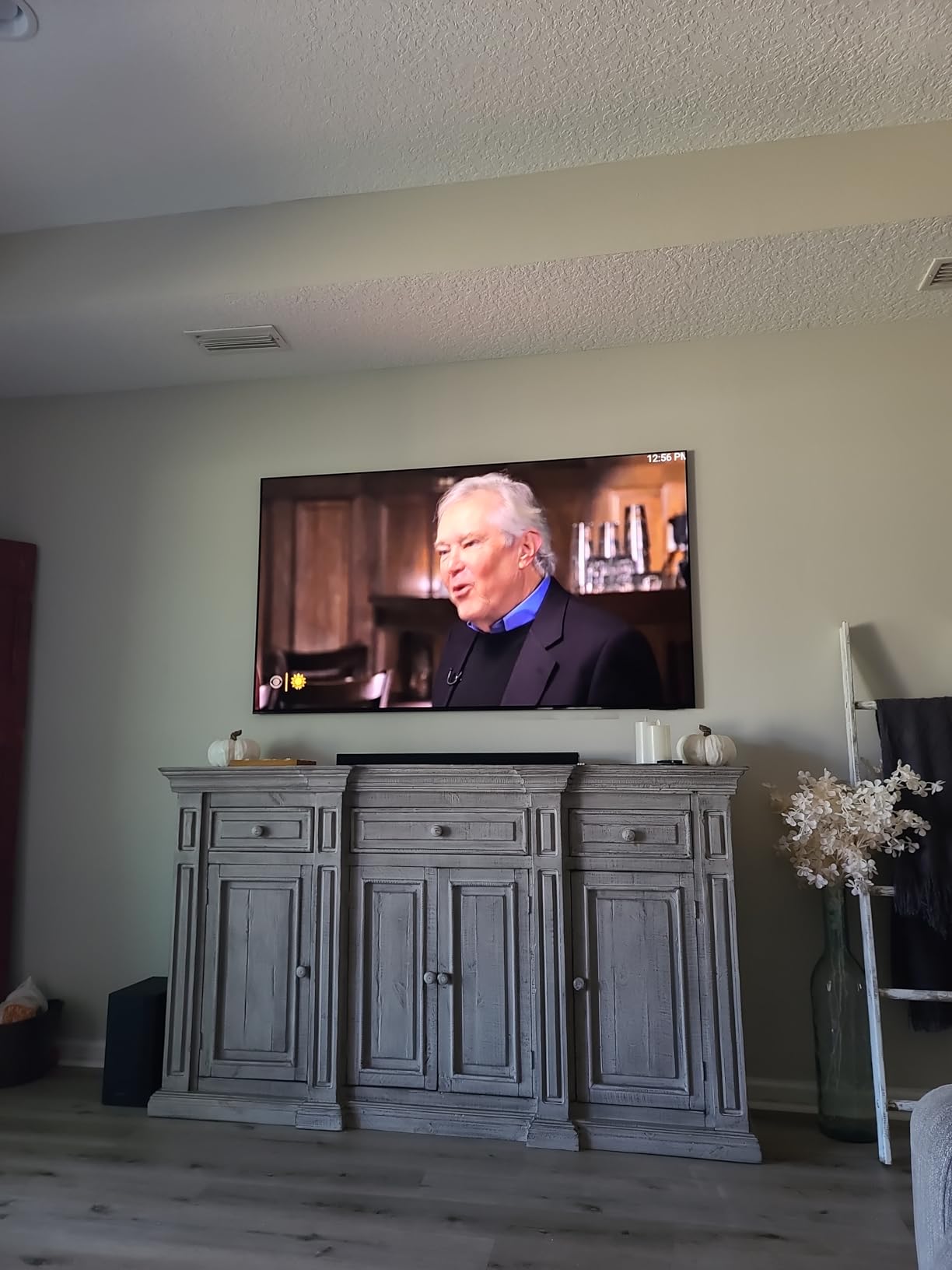 Samsung 77-Inch Class OLED 4K S95C Series Quantum HDR Smart TV w/Dolby Atmos, Object Tracking Sound+, Q Symphony, Motion Xcelerator Turbo Pro, Gaming Hub, Alexa Built-in (QN77S95C, 2023 Model) customer photo 1