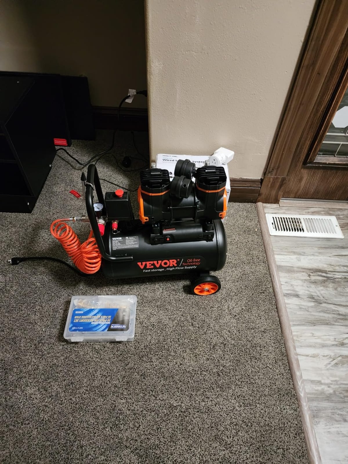 VEVOR 4.8 Gallon Air Compressor, 1.2HP 2.2 CFM@90PSI Oil Free Air Compressor Tank & Max. 116PSI Pressure, 70 dB Ultra Quiet Compressor for Auto Repair, Tire Inflation, Spray Painting, Woodwork Nailing customer photo 2