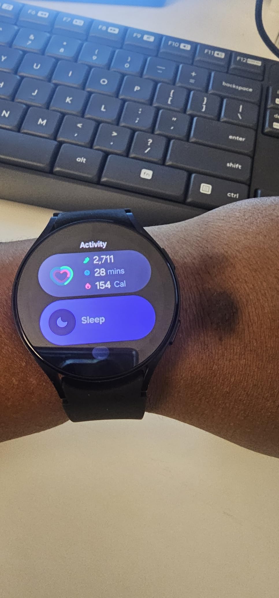 SAMSUNG Galaxy Watch 5 44mm Bluetooth Smartwatch w/Body, Health, Fitness and Sleep Tracker, Improved Battery, Sapphire Crystal Glass, Enhanced GPS Tracking, US Version, Gray (Renewed) customer photo 2