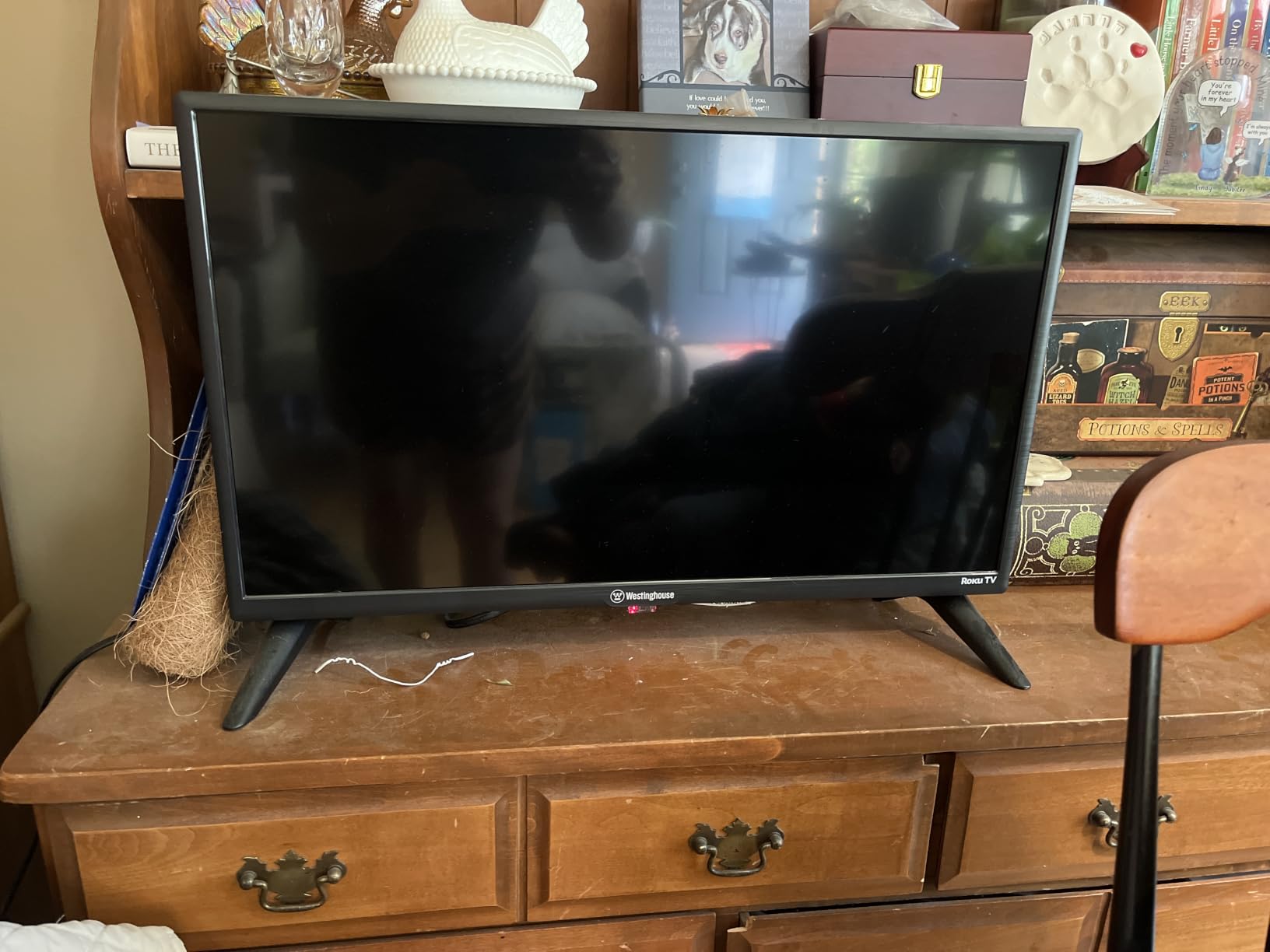Westinghouse Roku TV - 32 Inch Smart TV, HD Television with Wi-Fi Connectivity and Mobile App, Flat Screen, Bluetooth, Compatible with Apple AirPlay, Alexa and Google Assistant customer photo 2