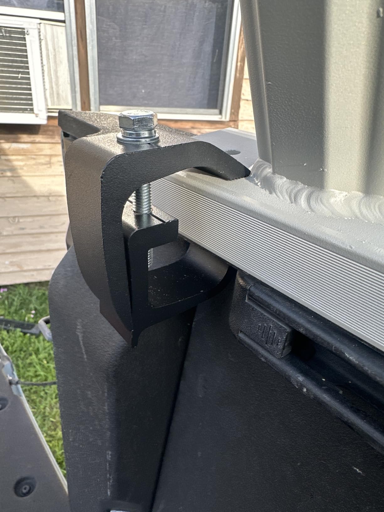 VEVOR Truck Rack with 8 Non-Drilling C-Clamps, 19-34in Adjustable Height Aluminum Ladder Rack for Truck, 800 lbs Capacity Heavy Duty Truck Bed Rack Two-Bar Set for Kayak, Surfboard, Lumber, Ladder customer photo 1
