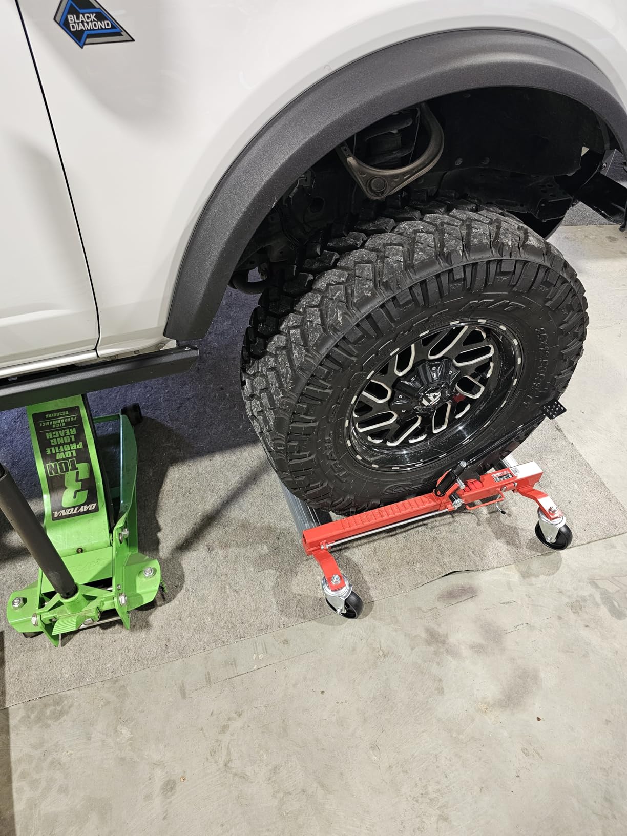 VEVOR Wheel Dolly, 3000 lbs Car Moving Dolly, Wheel Dolly Car Tire Stake Set of 2 Piece, Heavy-Duty Car Tire Dolly Cart Moving Cars, Trucks, Trailers, Motorcycles, and Boats customer photo 1