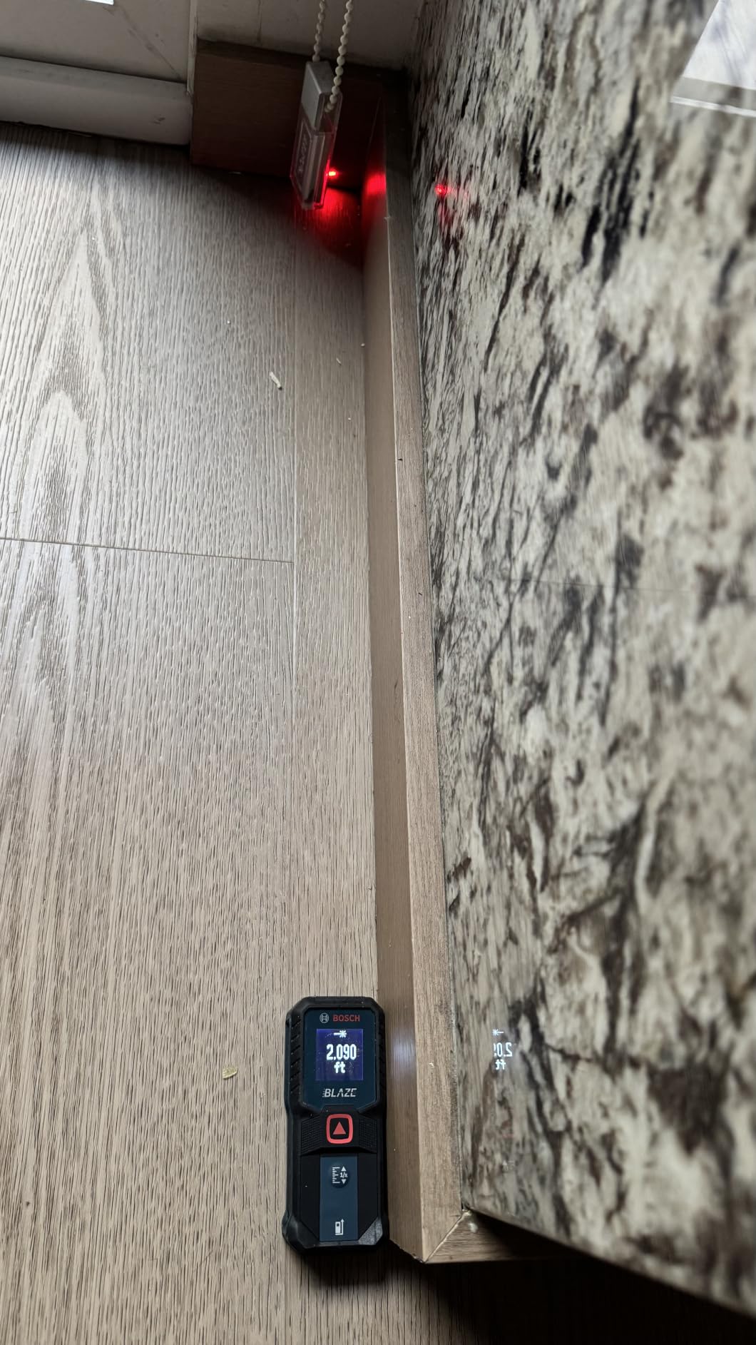 BOSCH GLM100-23 100ft Laser Measure with Backlit Display, Blue customer photo 2