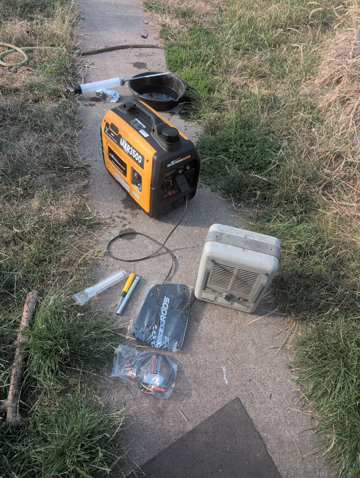 maXpeedingrods 3400 Watt Portable Inverter Generator,with CO Alarm,Gasoline customer photo 1