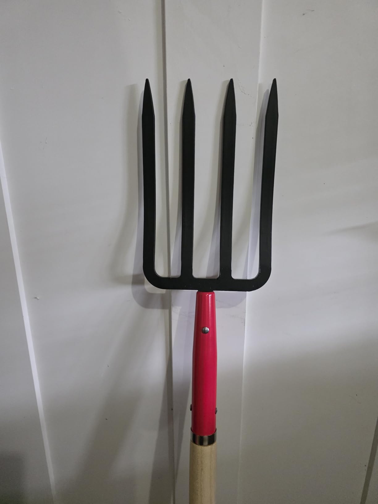 Garden Fork, 4-Tine Spading Digging Fork, Pitch Fork-45Inch, Forged Steel Y-Grip, Wood Handel-Red customer photo 1
