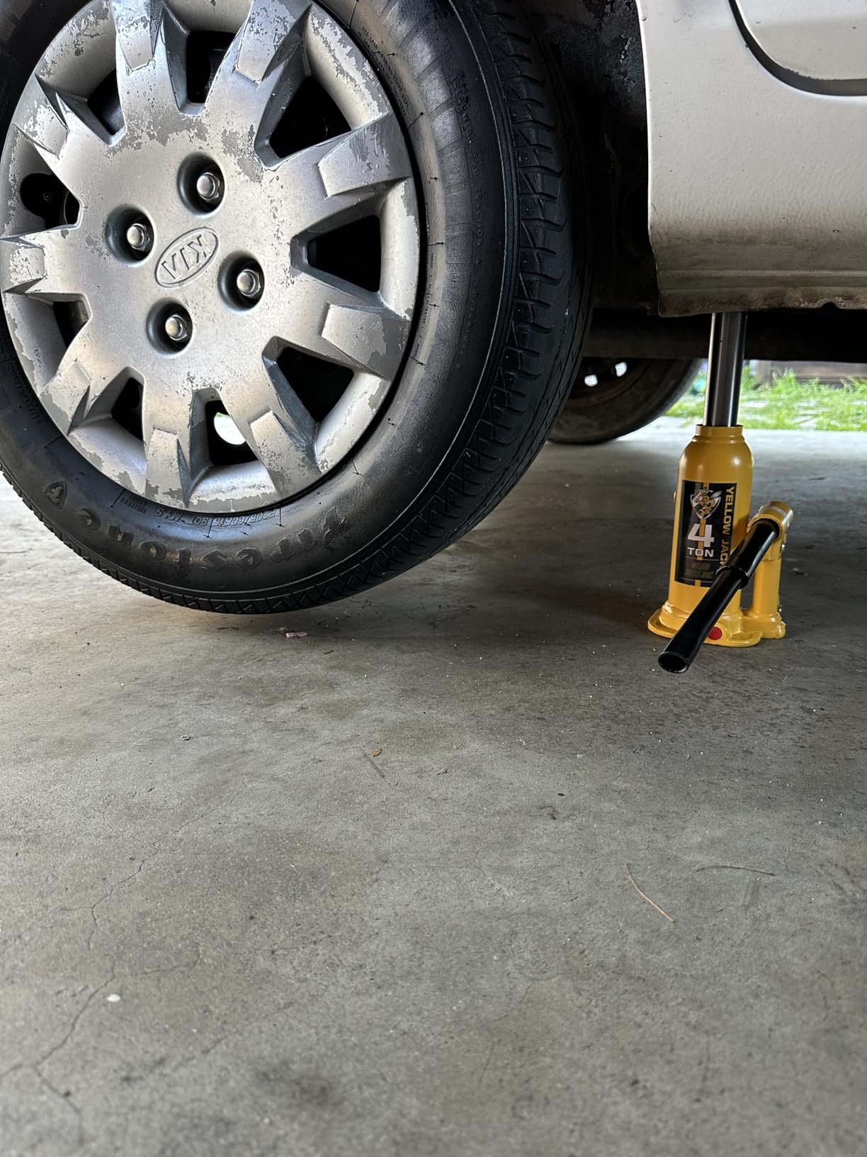 YELLOW JACKET 4 Ton Muti-Directional Welded Bottle Jack(8,000lb) with Carrying Case for Car, SUV, Auto Repair customer photo 2