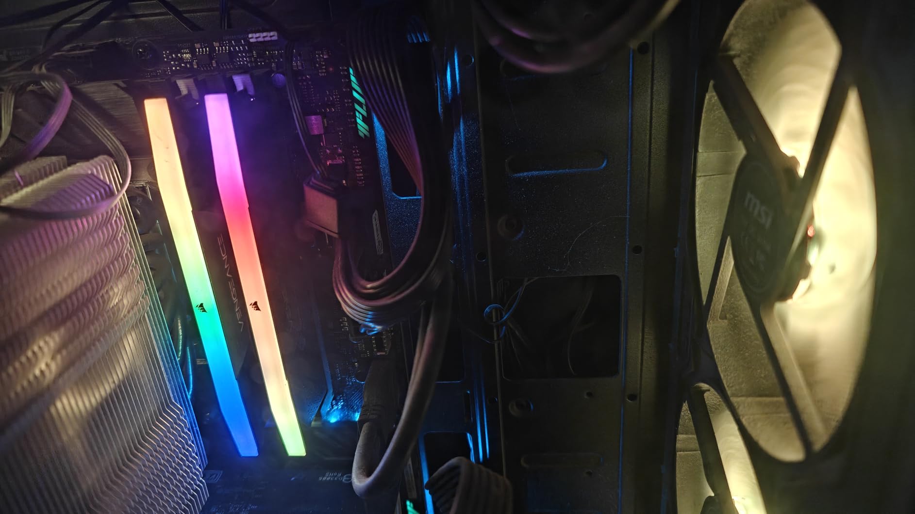 CORSAIR Vengeance RGB DDR5 RAM 32GB (2x16GB) Up to 6000MHz CL36-44-44-96 1.35V Intel XMP 3.0 Desktop Computer Memory - White (CMH32GX5M2E6000C36W) customer photo 2