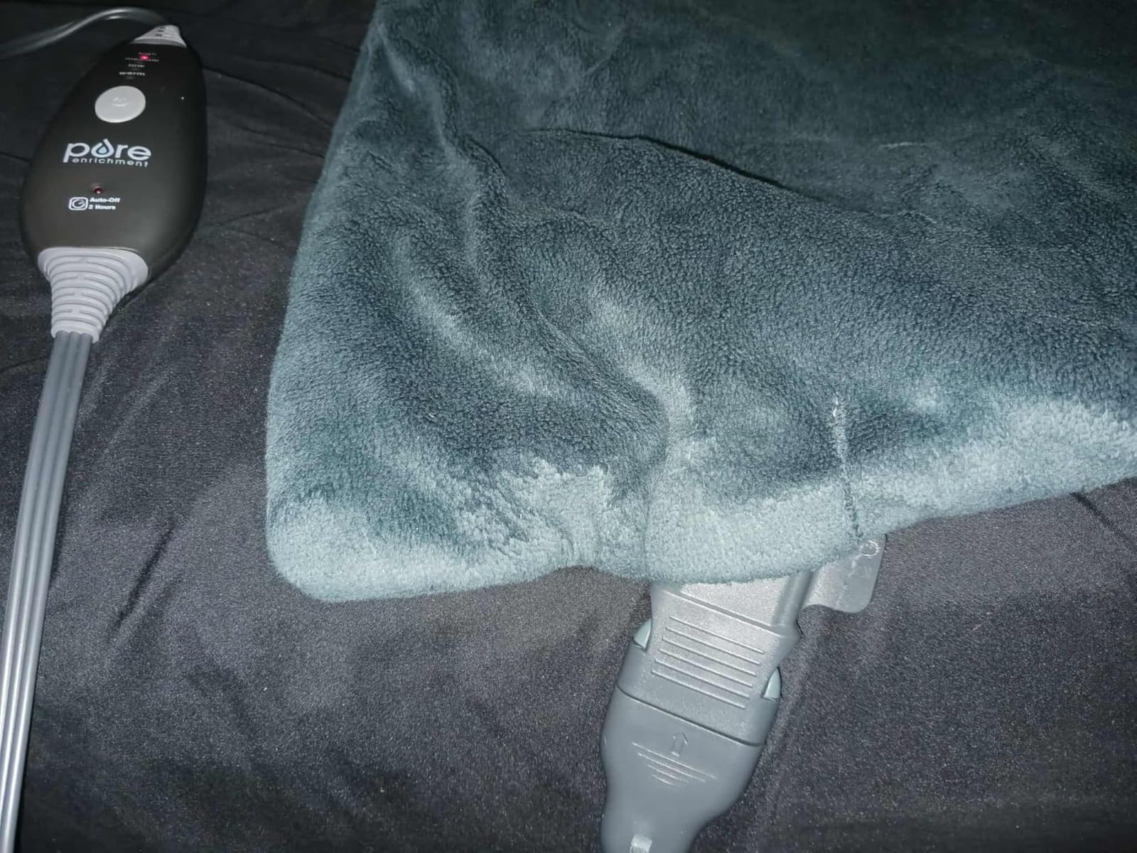 Pure Enrichment PureRelief Pro Far Infrared Oversized Body Wrap - 35” x 27” Full-Body Infrared Heating Pad for Back Pain, Shoulder Aches, Neck Strains, & Soreness in Knees, Abdomen, Chest, & Legs customer photo 2